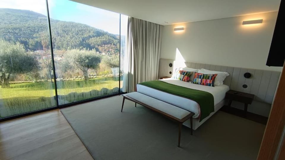 Deluxe Double Room, Garden View | Minibar, free WiFi, bed sheets