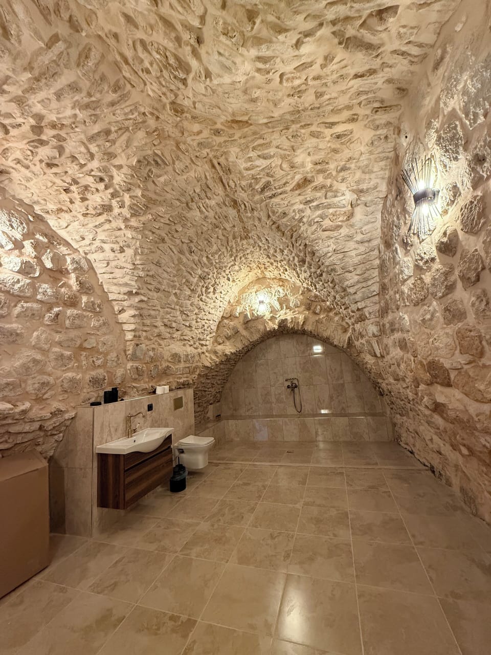 Deluxe Room, Non Smoking, Housekeeping | Bathroom | Shower, hair dryer, towels, soap