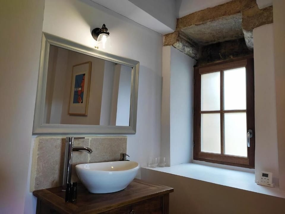 Deluxe Double Room, Hill View | Bathroom | Free toiletries, hair dryer, towels, soap
