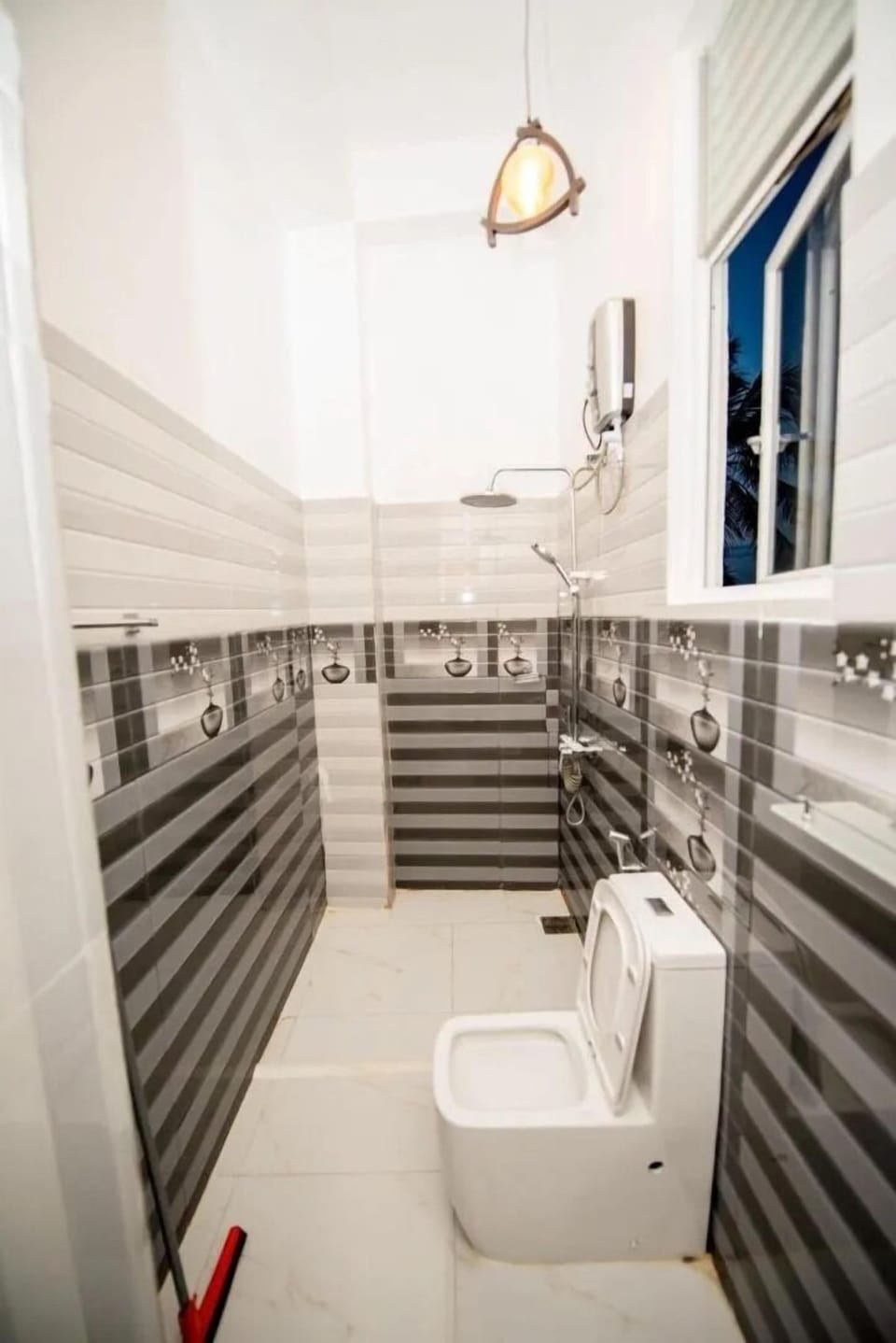 Deluxe Double Room | Bathroom | Shower, towels, toilet paper