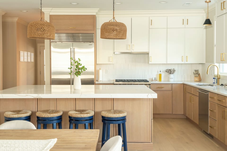 Luxury appliances, oversized island for entertaining and fully stocked kitchen!