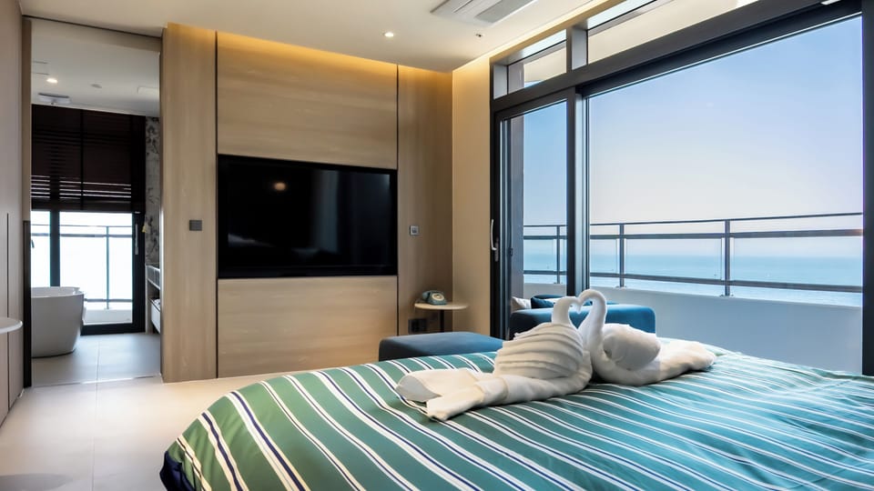 Medium Suite Double (Ocean) | Minibar (some free items), laptop workspace, WiFi (free)