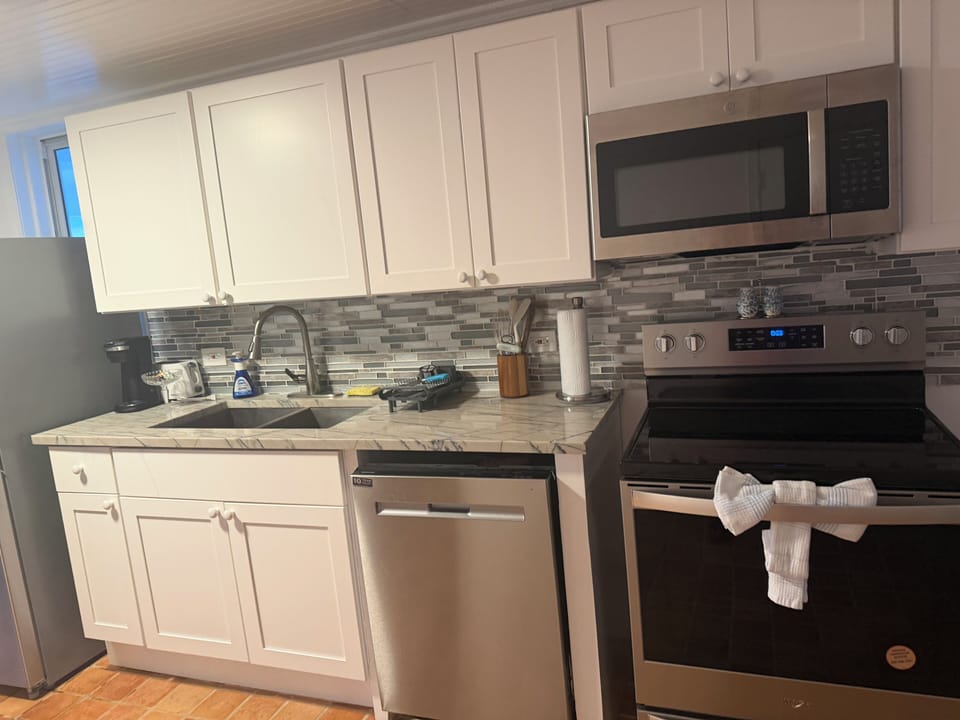 Full kitchen