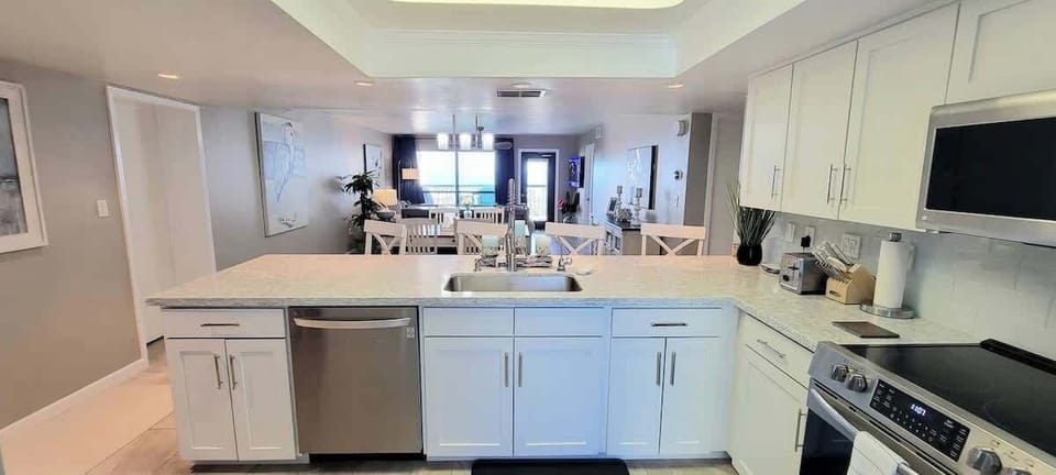 Apartment, Multiple Beds, Balcony, Ocean View (Saida Tower III #601) | Private kitchen