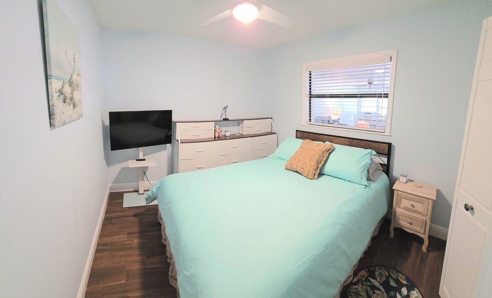 Queen Bedroom
