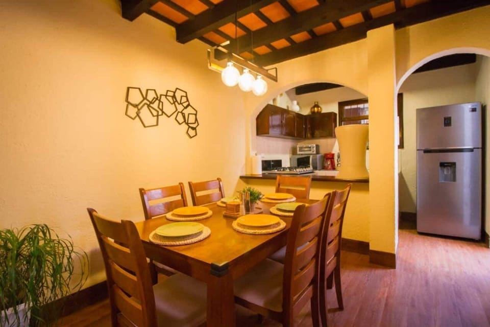 Standard Apartment, 2 Bedrooms, Mountain View | Dining room