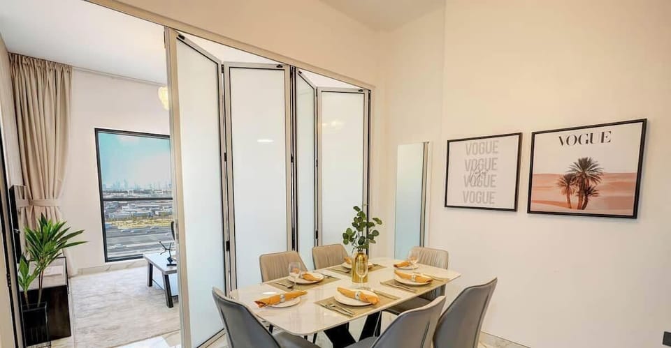 Luxury Apartment, Balcony, City View | In-room dining