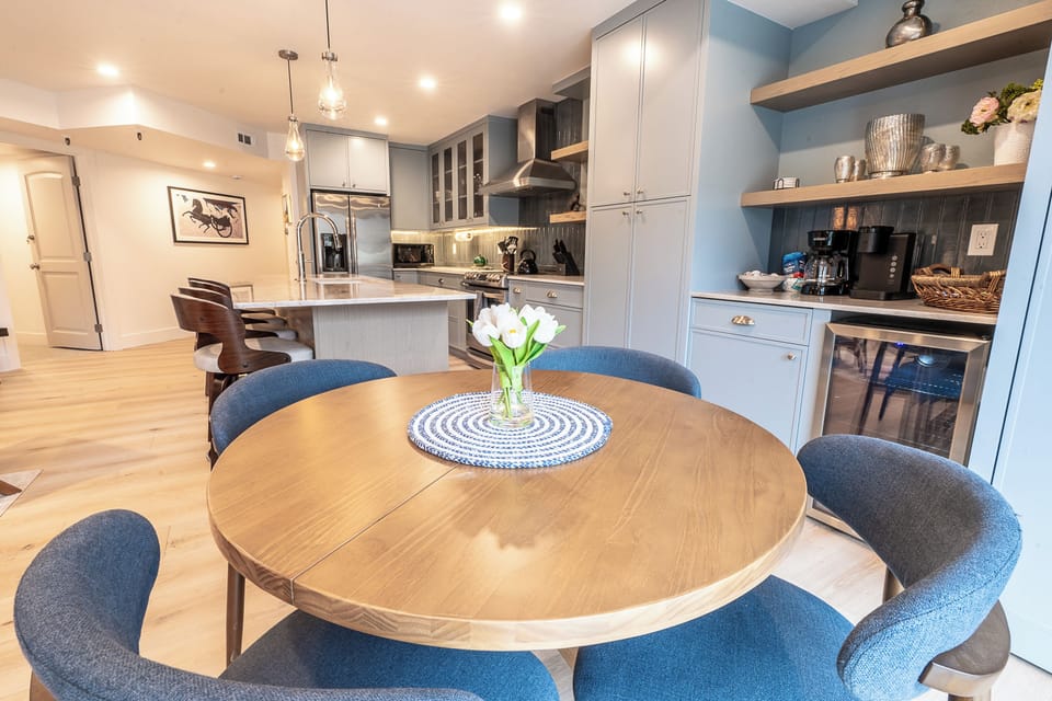 dining area off kitchen