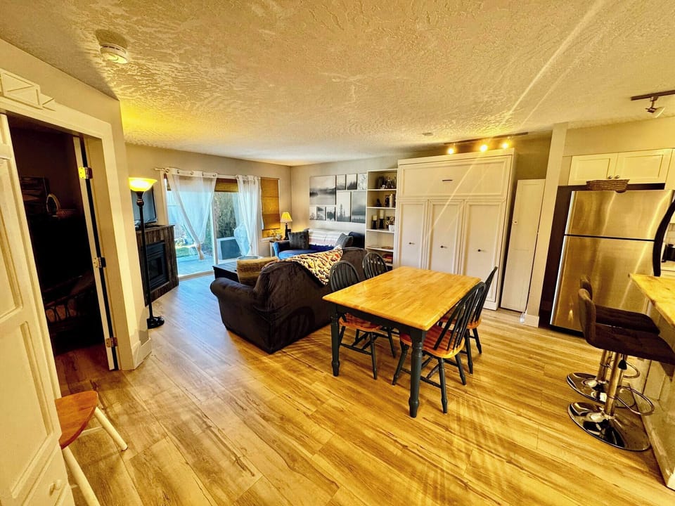 Apartment, 1 Bedroom, Accessible, Balcony | Living room