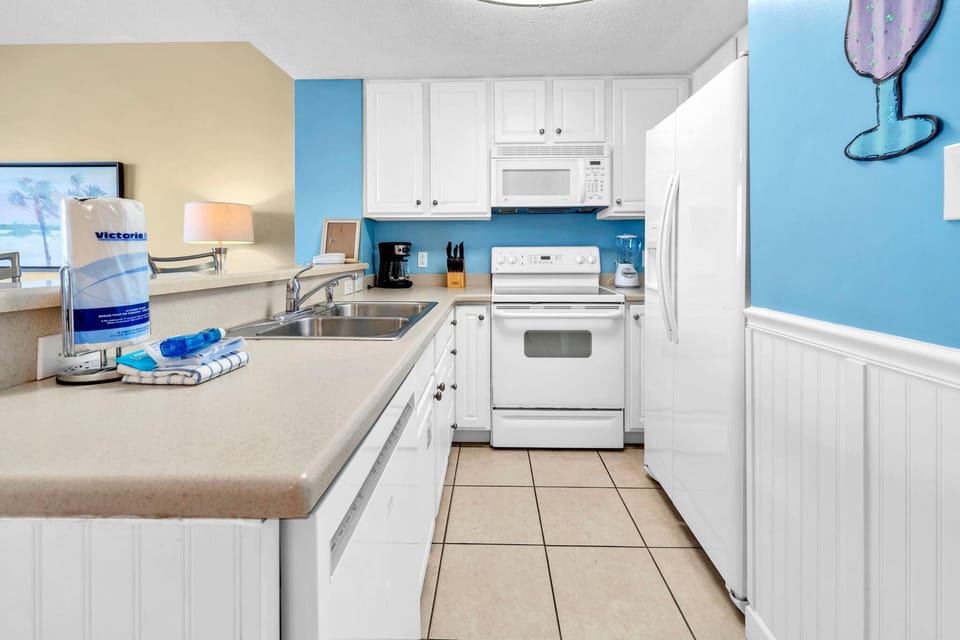 Condo, 1 Queen Bed with Sofa bed (Seychelles 603) | Private kitchen