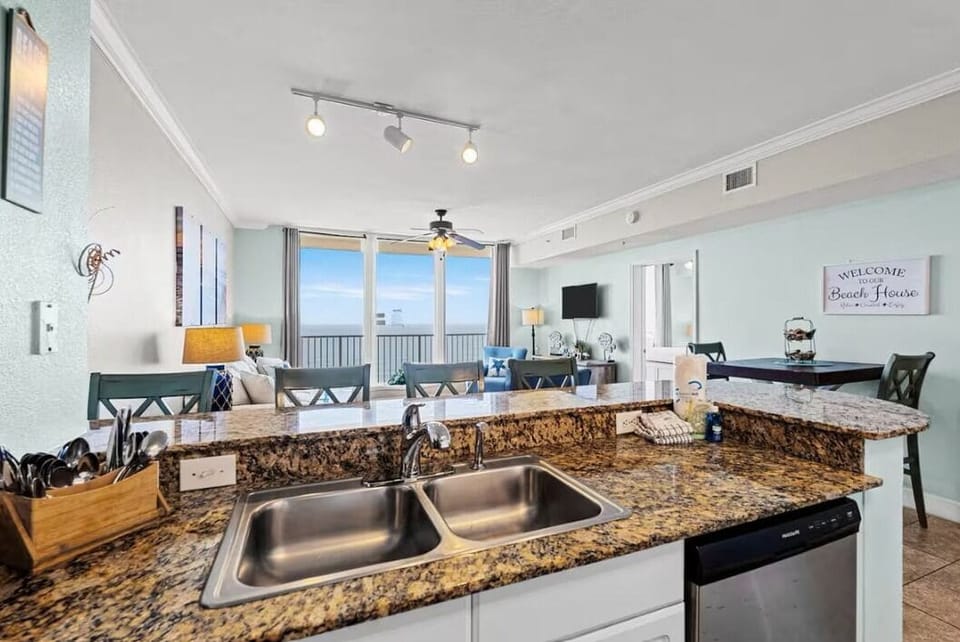 Condo, 1 King Bed with Sofa bed (Tidewater 2309) | Private kitchen
