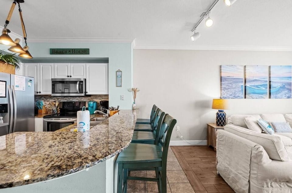 Condo, 1 King Bed with Sofa bed (Tidewater 2309) | Interior