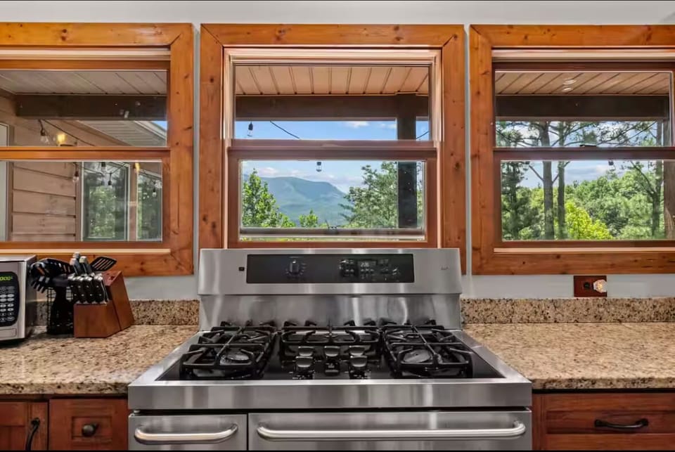 Stainless steel appliances throughout!
