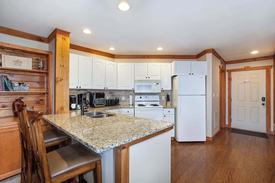 Fully equipped kitchen with granite countertops.