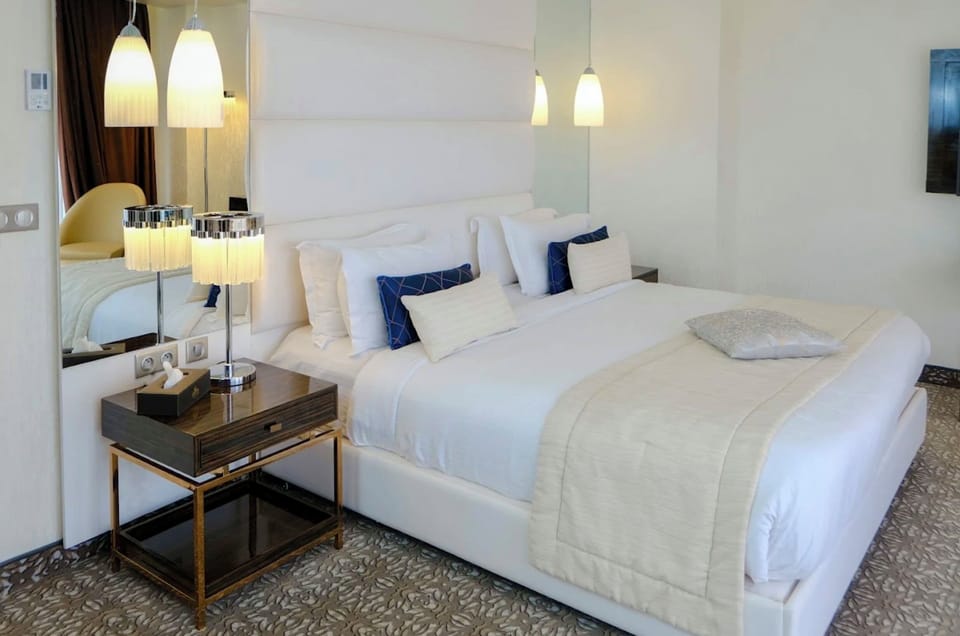 Double or Twin Room | Premium bedding, minibar (free items), in-room safe, desk