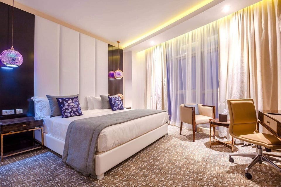 Double or Twin Room | Premium bedding, minibar (free items), in-room safe, desk