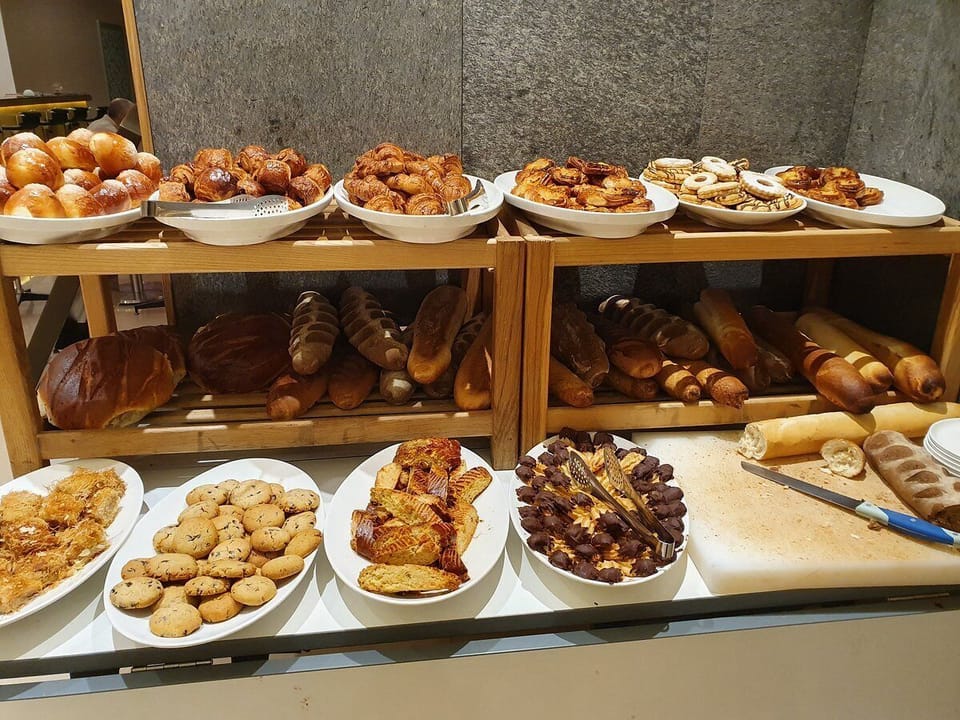 Free daily buffet breakfast