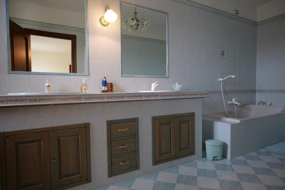 Deluxe Double Room, Balcony, Courtyard View | Bathroom | Bidet