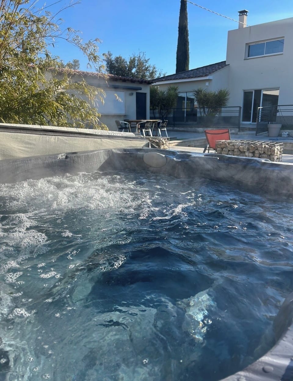 Outdoor spa tub