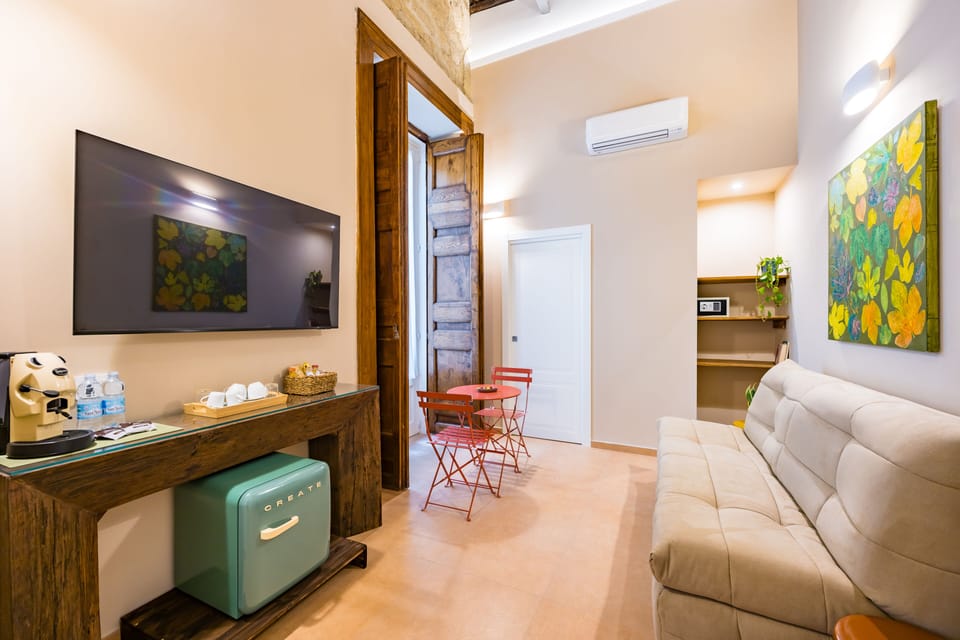 Deluxe Triple Room | Living area