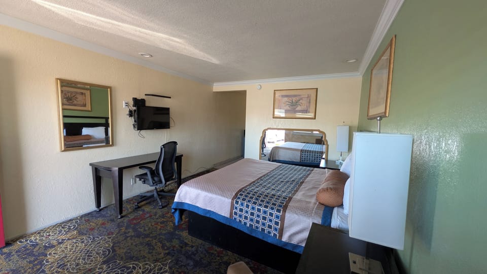 Standard Room, 1 King Bed
