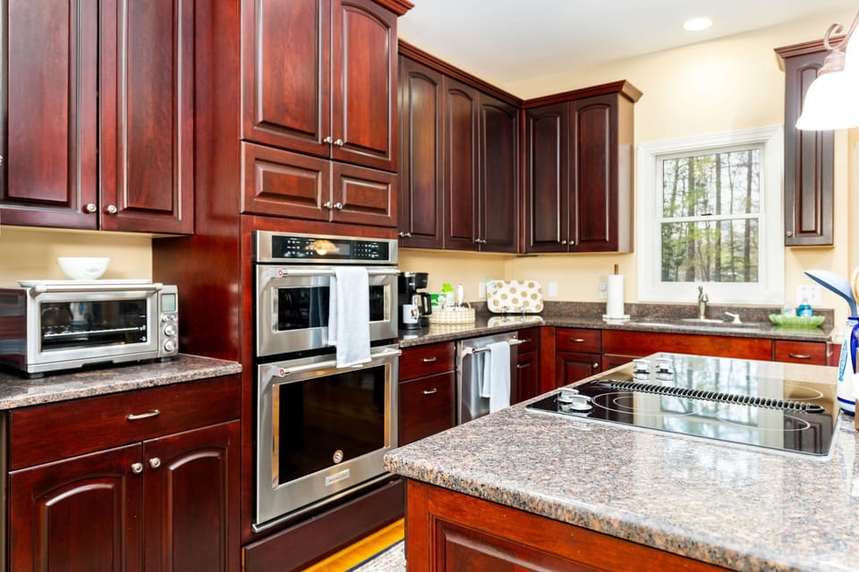 Whip up culinary delights in a chef-inspired space with modern appliances!