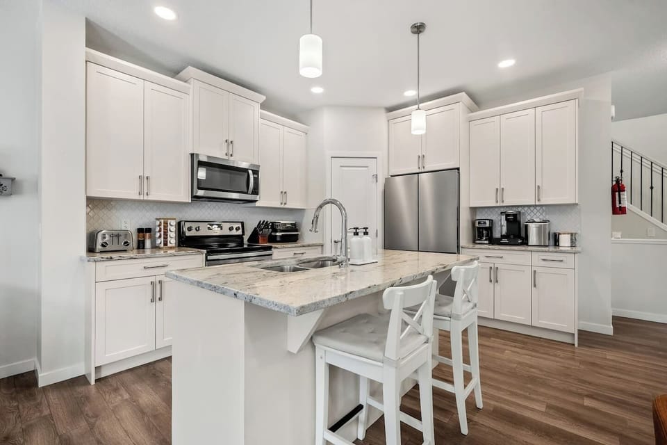 Full kitchen with a blender, rice cooker, Keurig coffee machine, ground coffee, tea, sugar and basic condiments (ketchup, mustard and relish.)