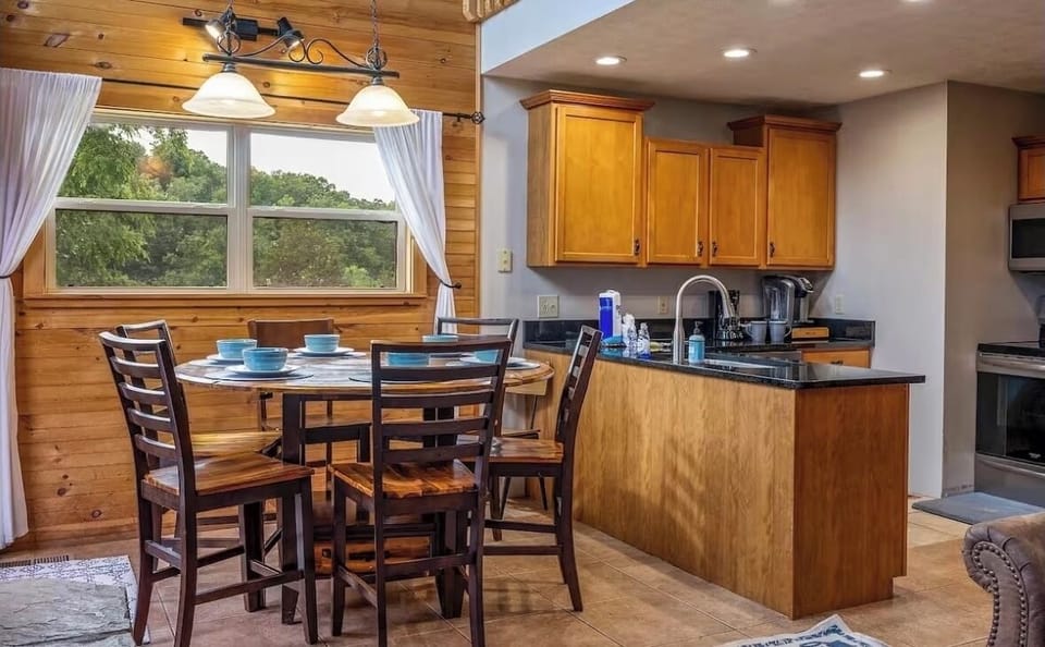 Views of the Smoky Mountains at the dining table!