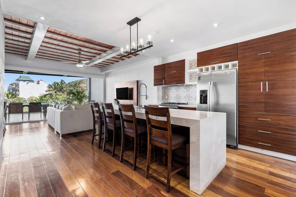 plenty of kitchen storage