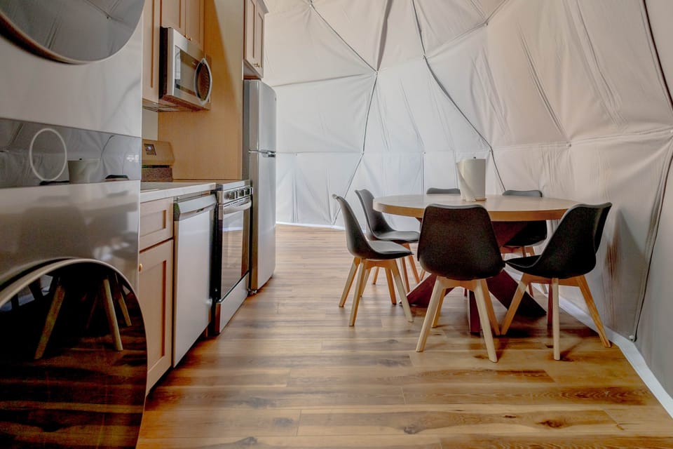Kitchen & Table