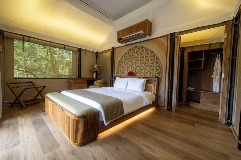 Superior Tent | In-room safe, WiFi (free), bed sheets