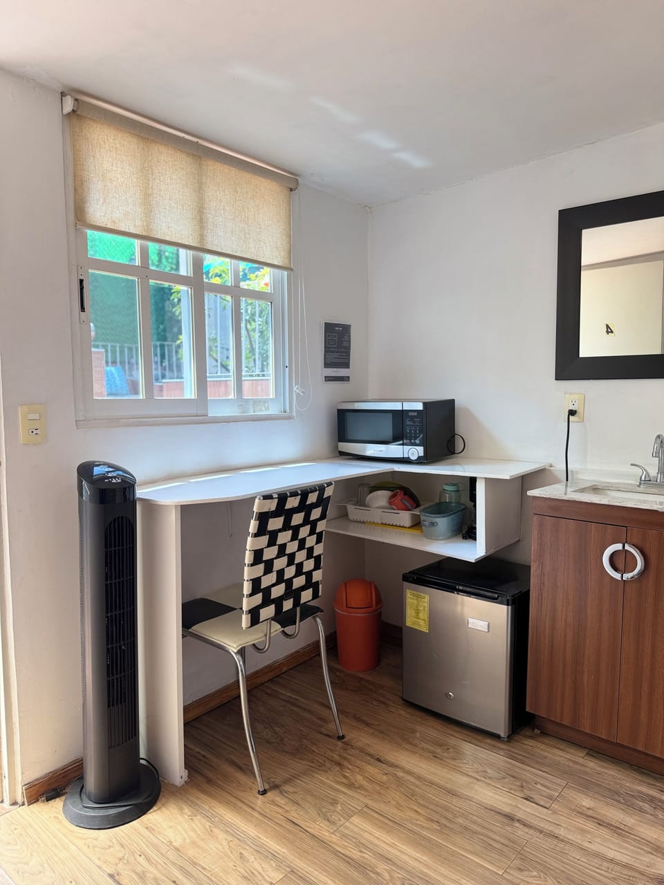 Basic Single Room, Balcony, Garden View | Interior
