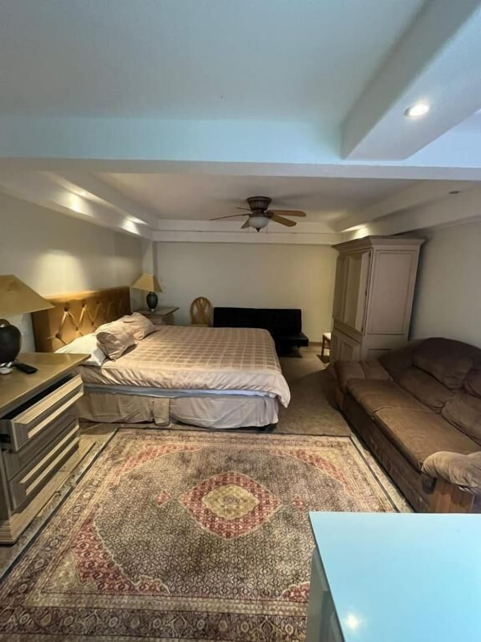 Luxury Suite | Individually furnished, desk, free WiFi