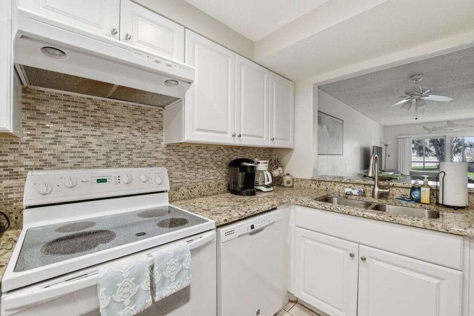 Fully equipped kitchen with everything you need