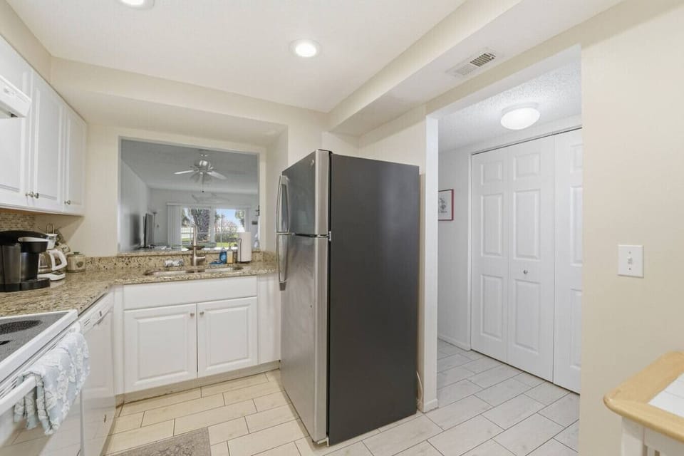 Ready for home-cooked meals—fully equipped kitchen