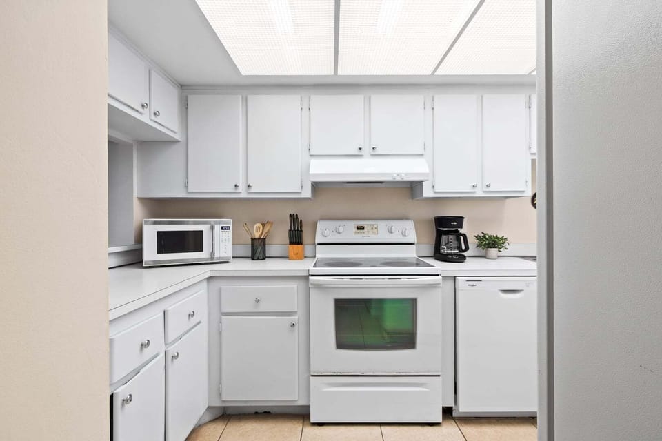 Fully equipped kitchen with everything you need to make your favorite homemade meals