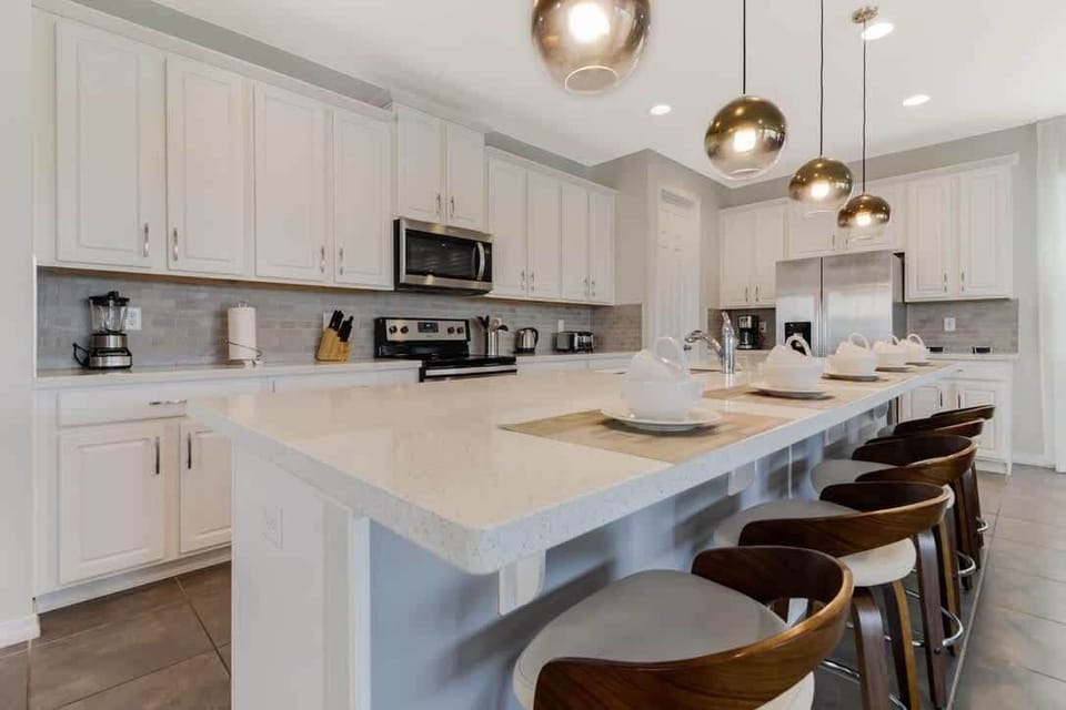 House (Multiple Bedrooms) | Private kitchen | Microwave, oven, stovetop, dishwasher
