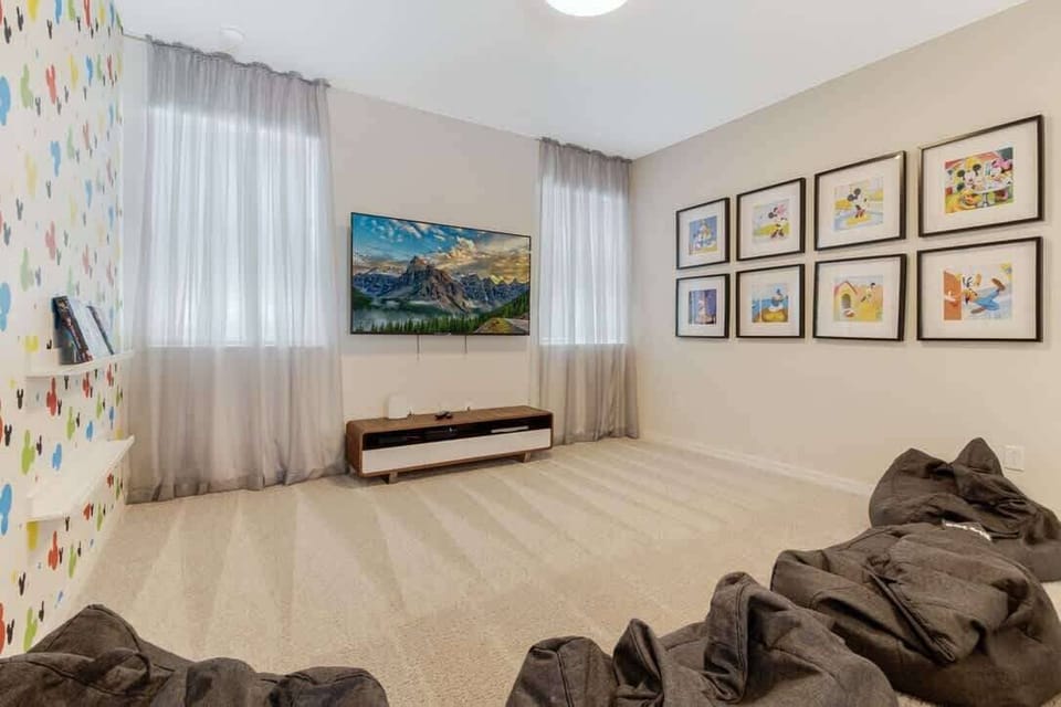 House (Multiple Bedrooms) | Living area | 50-inch TV with cable channels