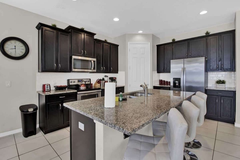 House (4 Bedrooms) | Private kitchen | Microwave, oven, stovetop, dishwasher