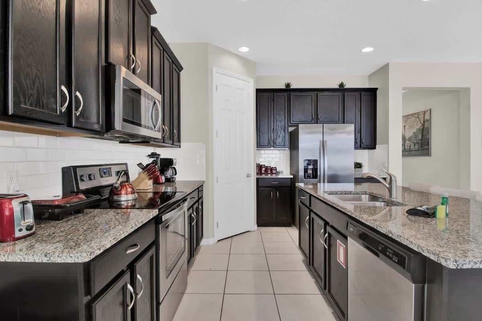 House (4 Bedrooms) | Private kitchen | Microwave, oven, stovetop, dishwasher