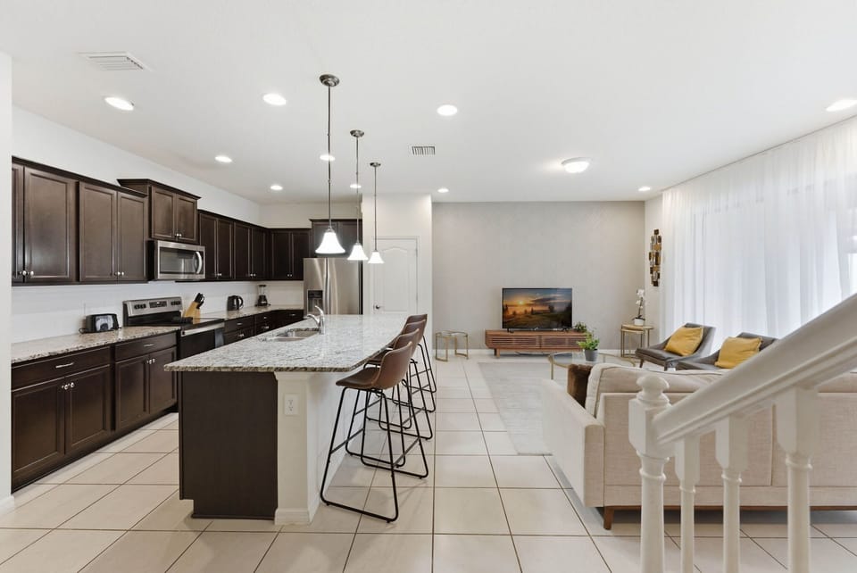 House (5 Bedrooms) | Private kitchen | Microwave, oven, stovetop, dishwasher