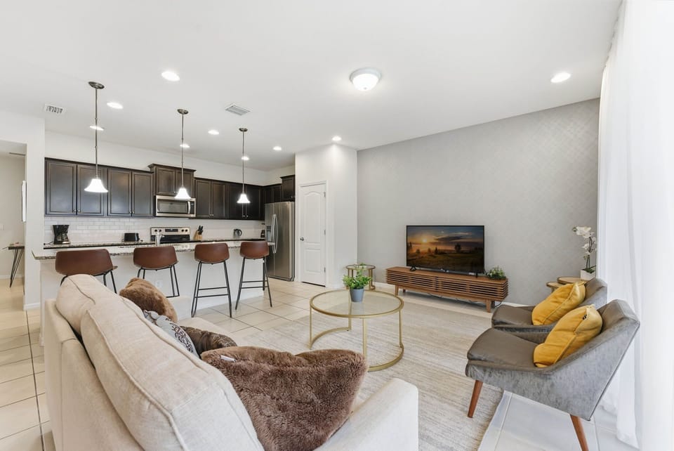 House (5 Bedrooms) | Living area | 50-inch TV with cable channels