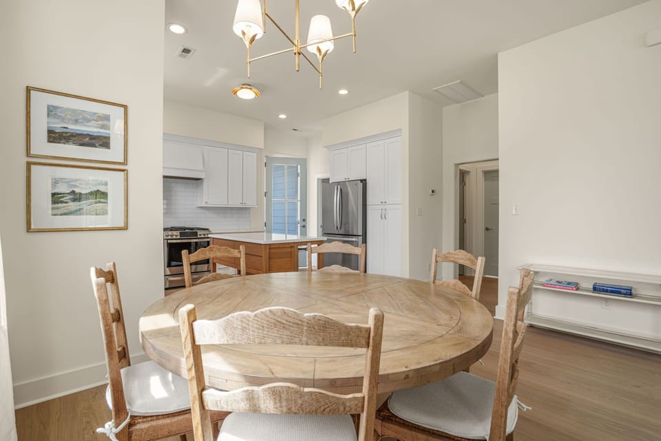 Dining Area - Kitchen