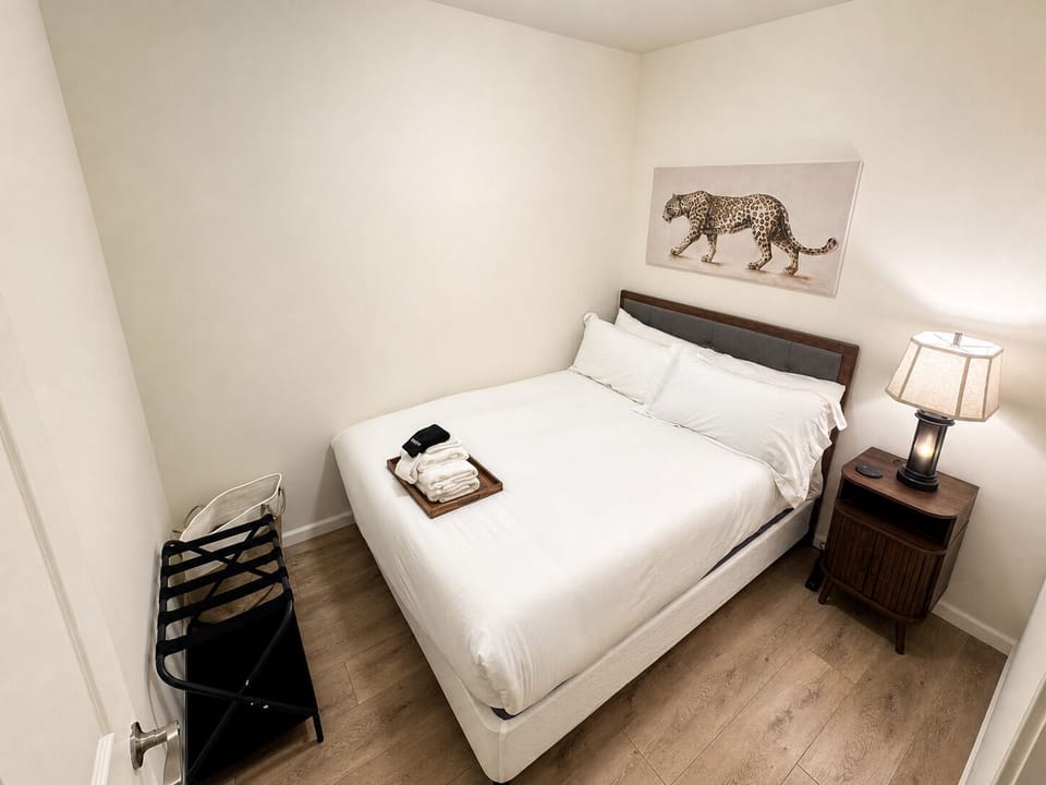 Bedroom 1: Queen