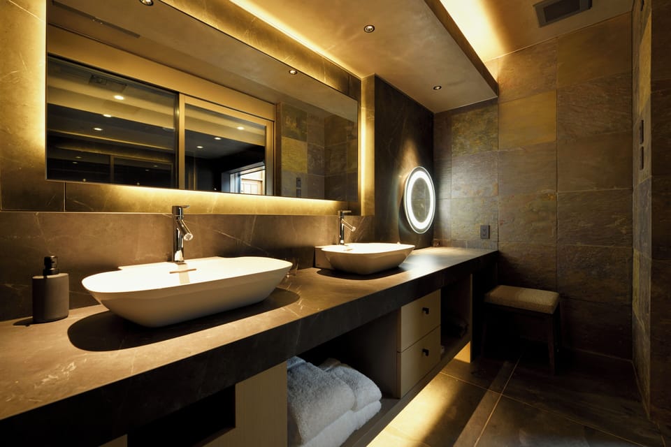 Deluxe Suite | Bathroom