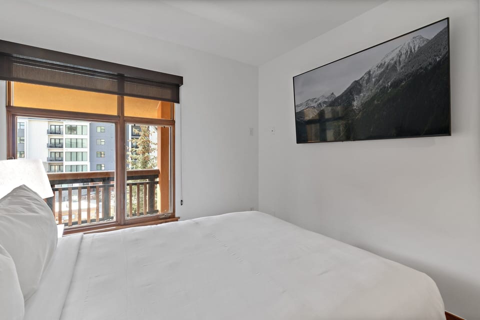 Bedroom 2 / King Bed