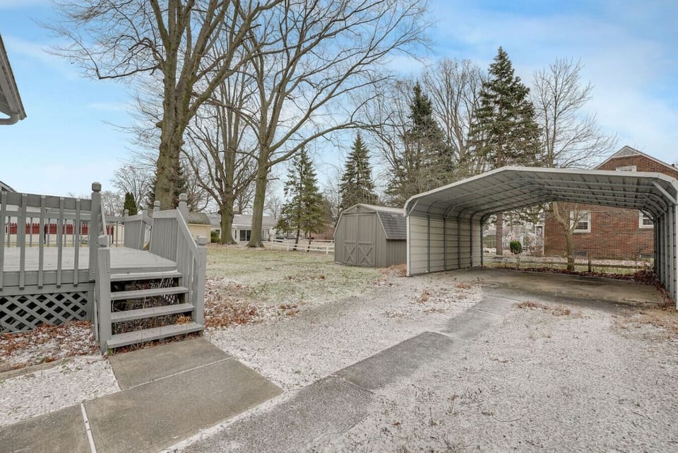 Easy parking with private drive near Ashtabula Harbor