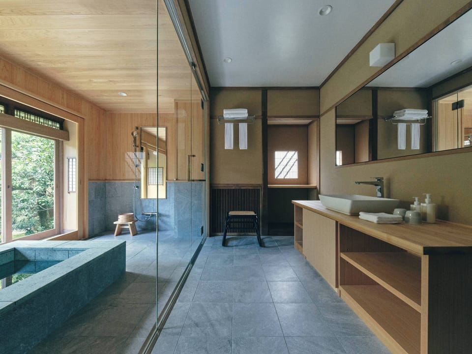 Luxury Triple Room | Bathroom | Separate tub and shower, free toiletries, hair dryer, towels