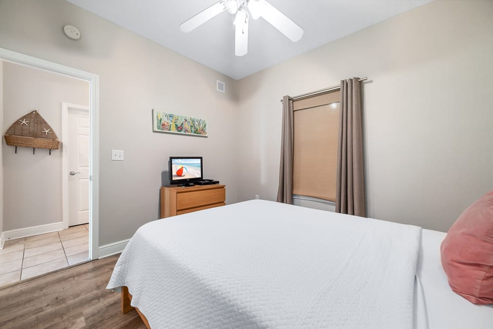 Guest bedroom