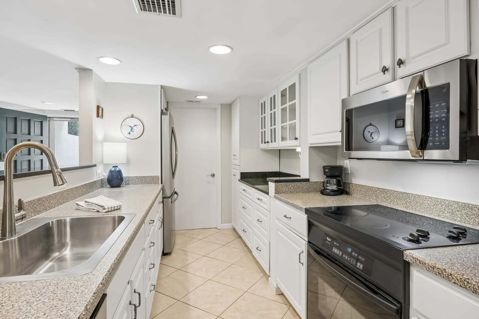 Full kitchen